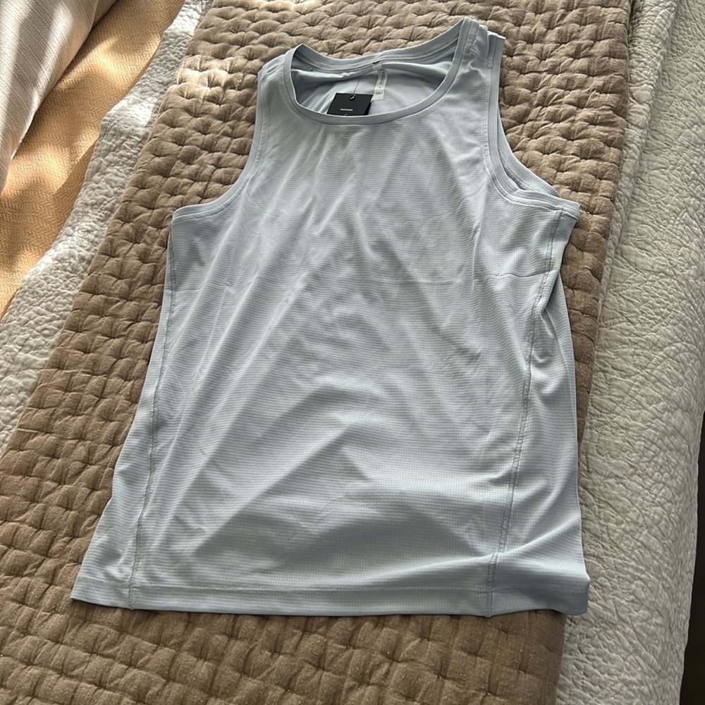 Men’s light gray tank top
